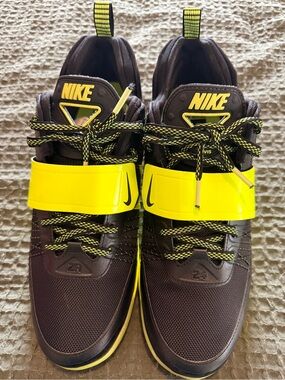 Nike Men’s fly wire